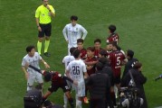  沙尔克04历史性降级引发球迷抗议潮  